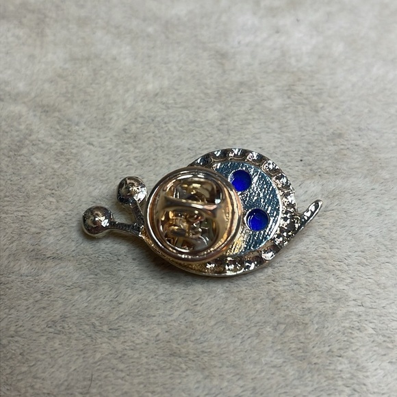 Small Evil Eye Snail Lapel Pin - Picture 3 of 4